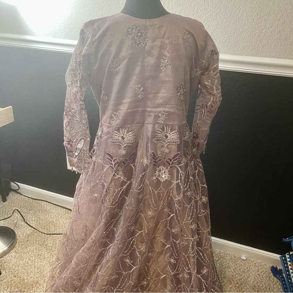 Pakistani Festive Party Wedding wear Purple/ Lilac Size Large 2 piece - Picture 10 of 15